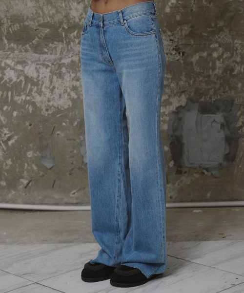 ERER(エルエル)の「Washed Bootcut Denim Pants Sky Blue(デニムパンツ・レディース・スカイブルー・1/2)」の5枚目の写真