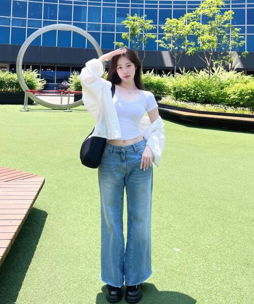 ERER(エルエル)の「Washed Bootcut Denim Pants Sky Blue(デニムパンツ・レディース・スカイブルー・1/2)」の9枚目の写真
