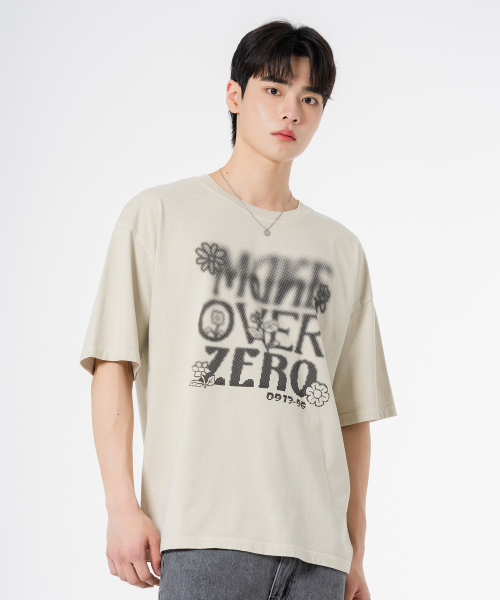 MOZMOZ（モズモズ）の「ピクセルフラワー オーバーサイズ ピグメント 半袖Tシャツ ベージュ（Tシャツ/カットソー・レディース・その他・M/XL/XXL）」の2枚目の写真