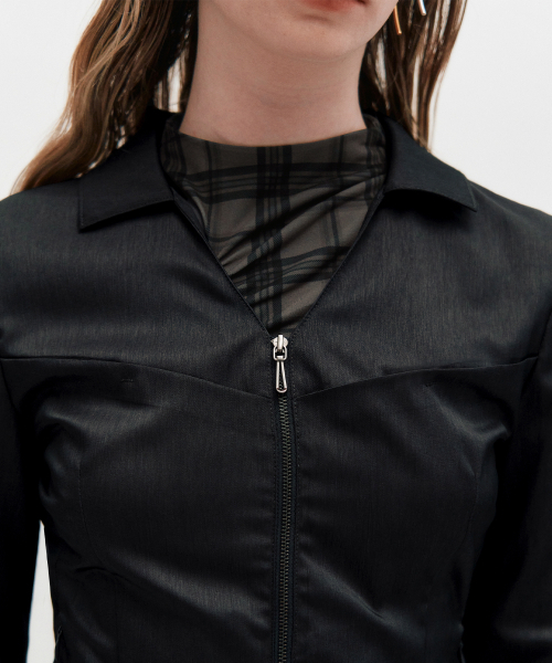 KIMZISU（キムジス）の「V-Neck Sleek Zip-Up _ BLACK（カーディガン/ボレロ・レディース・ブラック・SMALL/MEDIUM）」の3枚目の写真