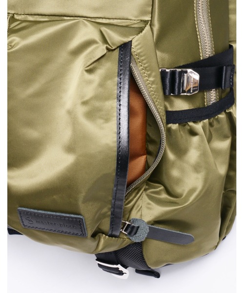 master-piece(マスターピース)の「master-piece / Lightning デイパック / No.02125-v2(バックパック/リュック・メンズ・カーキ/ネイビー/ブラック・FREE)」の4枚目の写真