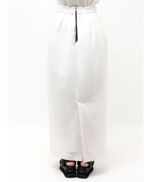 ELENDEEK(エレンディーク)の「メッシュボンディングタックスカート(スカート・レディース・オフホワイト/ブラック・01/02)」の4枚目の写真