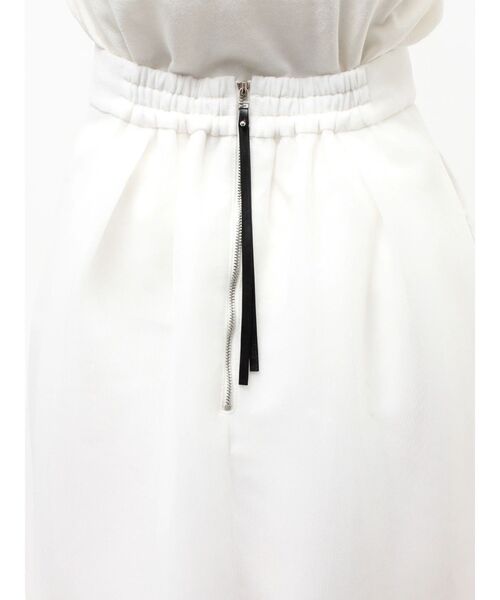 ELENDEEK(エレンディーク)の「メッシュボンディングタックスカート(スカート・レディース・オフホワイト/ブラック・01/02)」の5枚目の写真