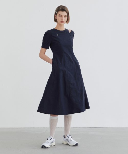 IHR(アイエイチアール)の「カットアウトパフドレス / ネイビー(ワンピース・レディース・その他・SMALL/MEDIUM)」の1枚目の写真