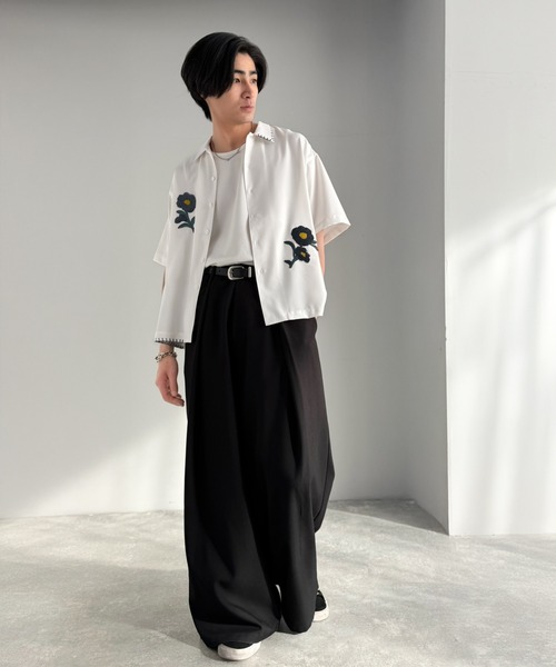 Classical Origin(クラシカルオリジン)の「【接触冷感&速乾機能付き】ひんやり上品ドレープ生地 サガラ刺繍 フラワーステッチシャツ(シャツ/ブラウス・メンズ・オフホワイト/チャコールグレー/ブラック・SMALL/MEDIUM/LARGE)」の5枚目の写真