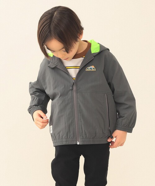 BEAMS mini（ビームスミニ）の「撥水 ポケッタブル ブルゾン 2026SS（90～150cm）（ブルゾン・キッズ・レッド/チャコールグレー・120/110/100/90/150/140/130）」の6枚目の写真
