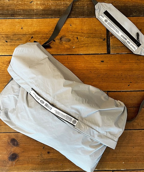 WEEKEND(ER)(ウィークエンダー)の「【WEEKEND(ER)/ウィークエンダー】LW PACKABLE SHOULDER/ライトウェイトパッカブルショルダー/ユニセックス/【WEB限定】(バックパック/リュック・メンズ・ライトグレー/ネイビー/ブラック・フリー)」の1枚目の写真