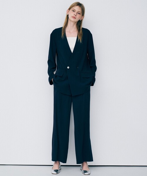 uncrave(アンクレイヴ)の「バックサテンジョーゼット フレアパンツ(その他パンツ・レディース・ブラック系/ネイビー系/ベージュ系・0/1/2)」の4枚目の写真