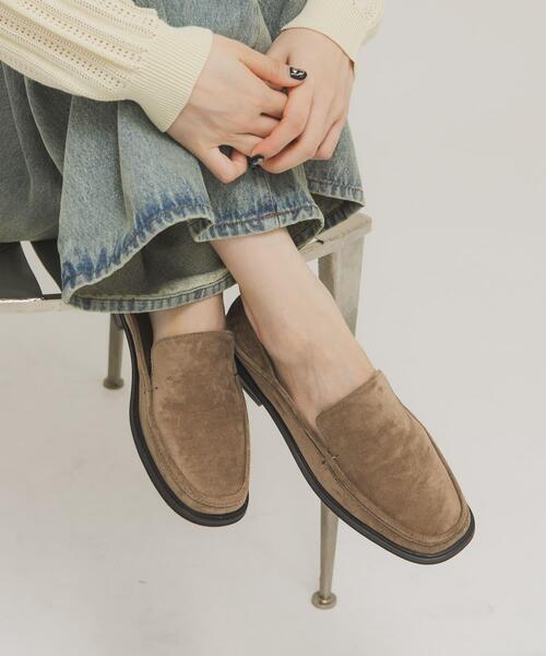 KBF（ケイビーエフ）の「スクエアトゥスライドローファー（ローファー・レディース・ダークブラウン/ベージュ・37/38/36）」の2枚目の写真