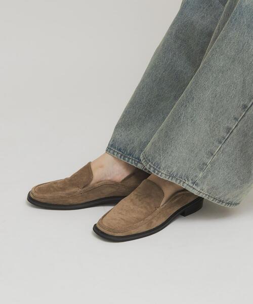 KBF（ケイビーエフ）の「スクエアトゥスライドローファー（ローファー・レディース・ダークブラウン/ベージュ・37/38/36）」の4枚目の写真