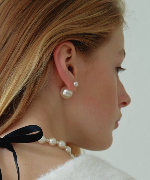 LOVE ME MONSTER(ラブミーモンスター)の「Pearl & Pearl Earrings(ピアス(両耳用)・レディース・アイボリー・FREE)」の4枚目の写真