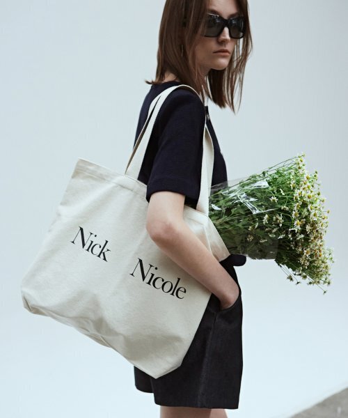 NICK&NICOLE(ニックアンドニコール)の「NICOLE CANVAS SQUARE ECOBAG_OATMEAL(エコバッグ/サブバッグ・レディース・その他・ONE SIZE)」の4枚目の写真
