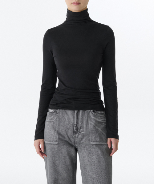 MUSINSA STANDARD WOMAN（ムシンサスタンダードウーマン）の「ウィメンズウールテンセルスリムタートルネック長袖Tシャツ[ブラック]（Tシャツ/カットソー・レディース・その他・X-SMALL/SMALL/MEDIUM/LARGE）」の3枚目の写真