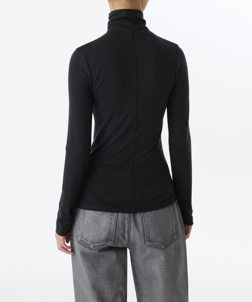 MUSINSA STANDARD WOMAN（ムシンサスタンダードウーマン）の「ウィメンズウールテンセルスリムタートルネック長袖Tシャツ[ブラック]（Tシャツ/カットソー・レディース・その他・X-SMALL/SMALL/MEDIUM/LARGE）」の4枚目の写真