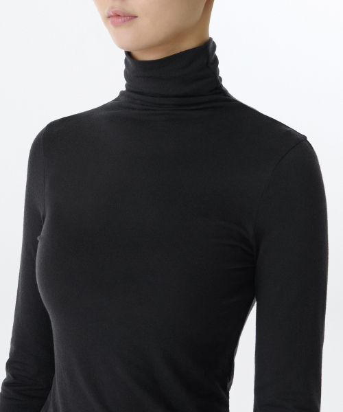 MUSINSA STANDARD WOMAN（ムシンサスタンダードウーマン）の「ウィメンズウールテンセルスリムタートルネック長袖Tシャツ[ブラック]（Tシャツ/カットソー・レディース・その他・X-SMALL/SMALL/MEDIUM/LARGE）」の5枚目の写真