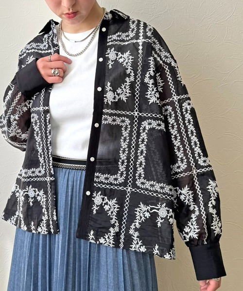 LHELBIE(レルビエ)の「エンブロイダリーシアーシャツ(シャツ/ブラウス・レディース・オフホワイト/ブラック・M)」の1枚目の写真