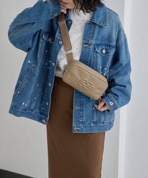 本革/290g》エンボスボディバッグ（ショルダーバッグ）｜ear