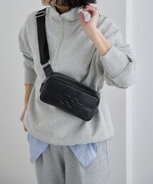 《本革/290g》エンボスボディバッグ