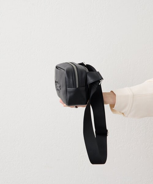 本革/290g》エンボスボディバッグ（ショルダーバッグ）｜ear