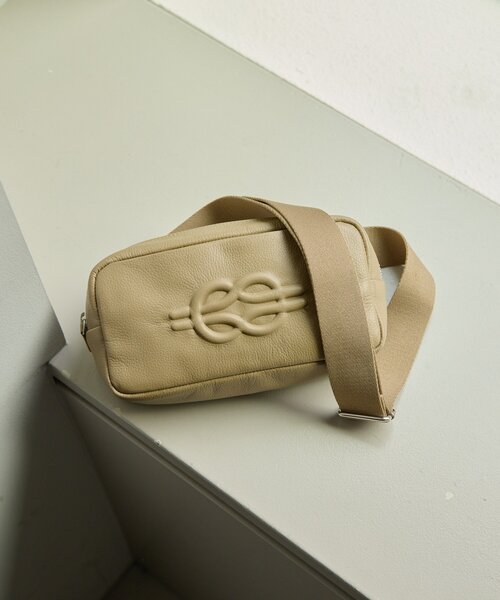 セール】《本革/290g》エンボスボディバッグ（ショルダーバッグ）｜ear