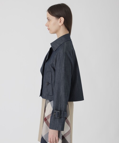 BLUE LABEL CRESTBRIDGE（ブルーレーベルクレストブリッジ）の「バックコンシャスショートトレンチコート（トレンチコート・レディース・ベージュ/ダークネイビー・38/36）」の5枚目の写真