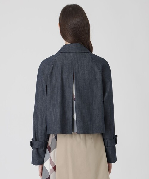 BLUE LABEL CRESTBRIDGE（ブルーレーベルクレストブリッジ）の「バックコンシャスショートトレンチコート（トレンチコート・レディース・ベージュ/ダークネイビー・38/36）」の6枚目の写真