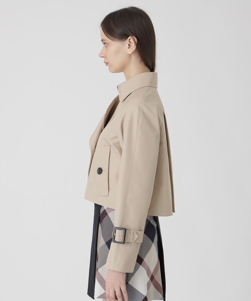 BLUE LABEL CRESTBRIDGE（ブルーレーベルクレストブリッジ）の「バックコンシャスショートトレンチコート（トレンチコート・レディース・ベージュ/ダークネイビー・38/36）」の14枚目の写真