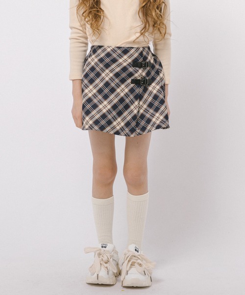 URBAN CHERRY（アーバンチェリー）の「【インナーパンツ付き】ダブルベルトチェックラップスカート（スカート・キッズ・イエロー/ネイビー/ピンク/グレー・110cm/120cm/130cm/140cm/150cm）」の7枚目の写真