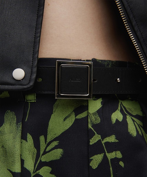 Ameri(アメリ)の「SQUARE PARTS BELT(ベルト・レディース・アイボリー/ブラック・FREE)」の2枚目の写真