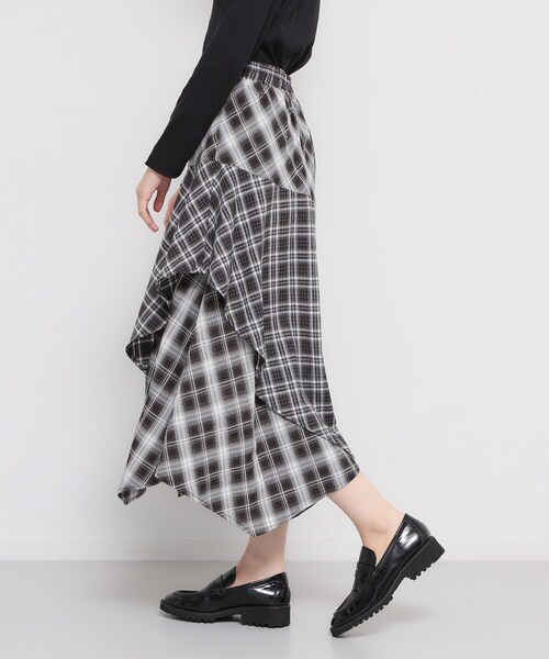 THE SHOP TK （ザ ショップ ティーケー ）の「チェック柄アシンメトリースカート（スカート・レディース・ブラック系1/ダークブラウン系1・12/13）」の5枚目の写真