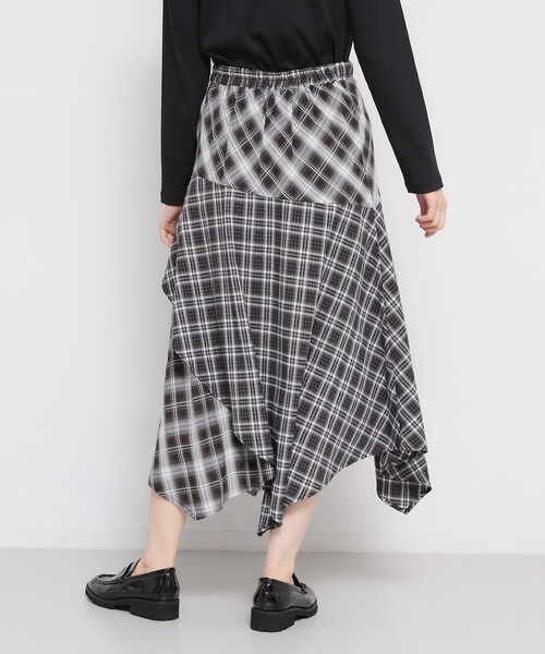 THE SHOP TK （ザ ショップ ティーケー ）の「チェック柄アシンメトリースカート（スカート・レディース・ブラック系1/ダークブラウン系1・12/13）」の6枚目の写真