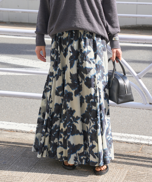 JOURNAL STANDARD（ジャーナルスタンダード）の「オリエンタルプリントスカート（スカート・レディース・ブルー/イエロー・FREE）」の2枚目の写真