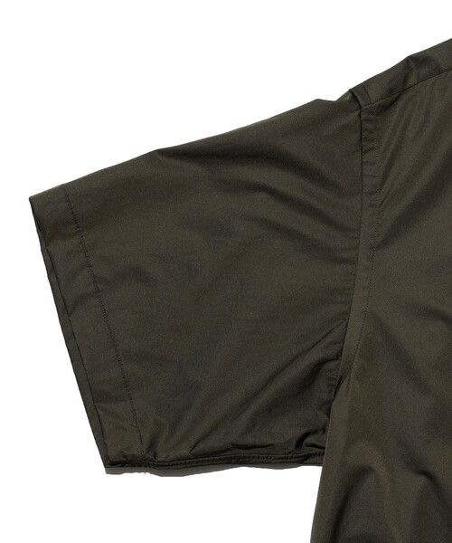 BEAMS PLUS（ビームスプラス）の「B.D. Pullover Classic-fit NYCO Twill（シャツ/ブラウス・メンズ・チャコールグレー/ベージュ・SMALL/MEDIUM/X-LARGE/LARGE）」の6枚目の写真