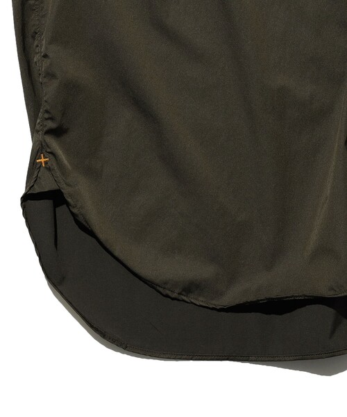 BEAMS PLUS（ビームスプラス）の「B.D. Pullover Classic-fit NYCO Twill（シャツ/ブラウス・メンズ・チャコールグレー/ベージュ・SMALL/MEDIUM/X-LARGE/LARGE）」の7枚目の写真