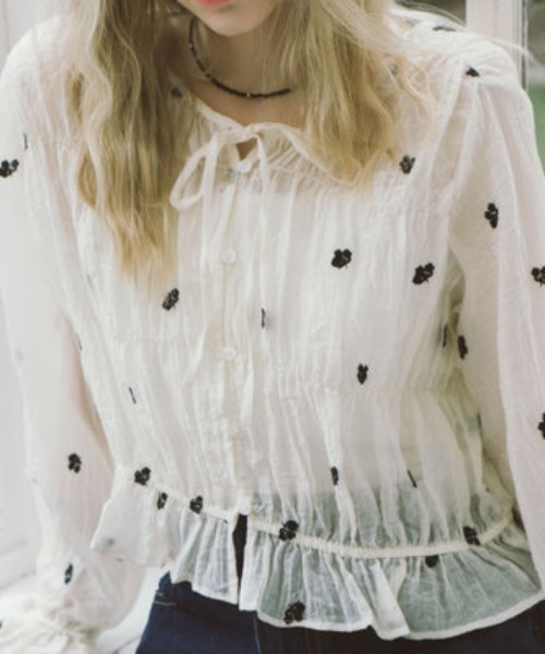 archives（アルシーヴ）の「花柄刺繍ギャザーブラウス（シャツ/ブラウス・レディース・グレー/アイボリー/ブラック・MEDIUM）」の7枚目の写真