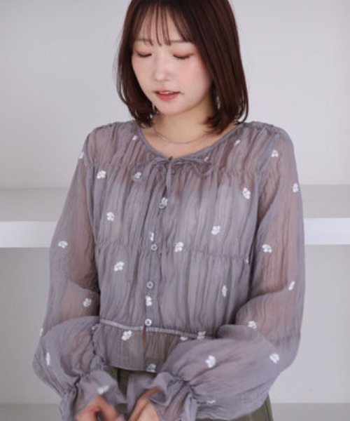 archives（アルシーヴ）の「花柄刺繍ギャザーブラウス（シャツ/ブラウス・レディース・グレー/アイボリー/ブラック・MEDIUM）」の21枚目の写真