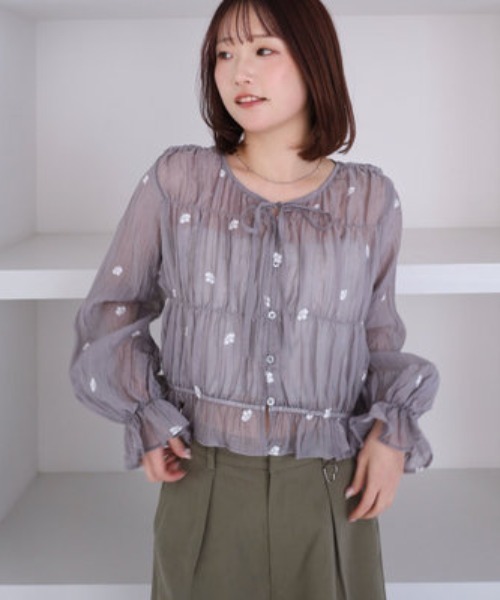 archives（アルシーヴ）の「花柄刺繍ギャザーブラウス（シャツ/ブラウス・レディース・グレー/アイボリー/ブラック・MEDIUM）」の20枚目の写真