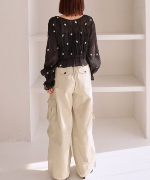 archives（アルシーヴ）の「花柄刺繍ギャザーブラウス（シャツ/ブラウス・レディース・グレー/アイボリー/ブラック・MEDIUM）」の19枚目の写真