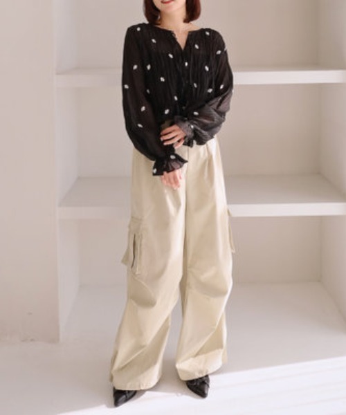 archives（アルシーヴ）の「花柄刺繍ギャザーブラウス（シャツ/ブラウス・レディース・グレー/アイボリー/ブラック・MEDIUM）」の18枚目の写真