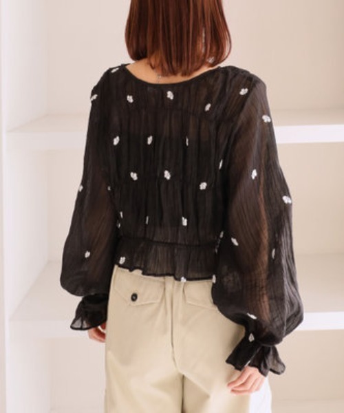 archives（アルシーヴ）の「花柄刺繍ギャザーブラウス（シャツ/ブラウス・レディース・グレー/アイボリー/ブラック・MEDIUM）」の16枚目の写真