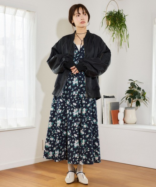 mysty woman（ミスティウーマン）の「レトロフラワーVネックワンピース 666532（ワンピース・レディース・グリーン/ネイビー・FREE）」の3枚目の写真