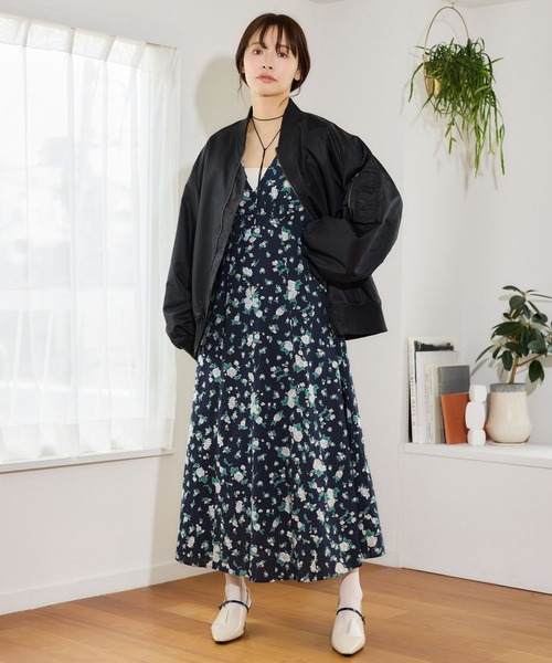 mysty woman（ミスティウーマン）の「レトロフラワーVネックワンピース 666532（ワンピース・レディース・グリーン/ネイビー・FREE）」の5枚目の写真