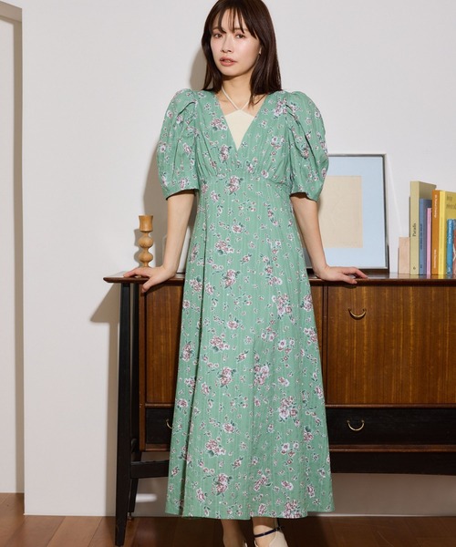 mysty woman（ミスティウーマン）の「レトロフラワーVネックワンピース 666532（ワンピース・レディース・グリーン/ネイビー・FREE）」の11枚目の写真