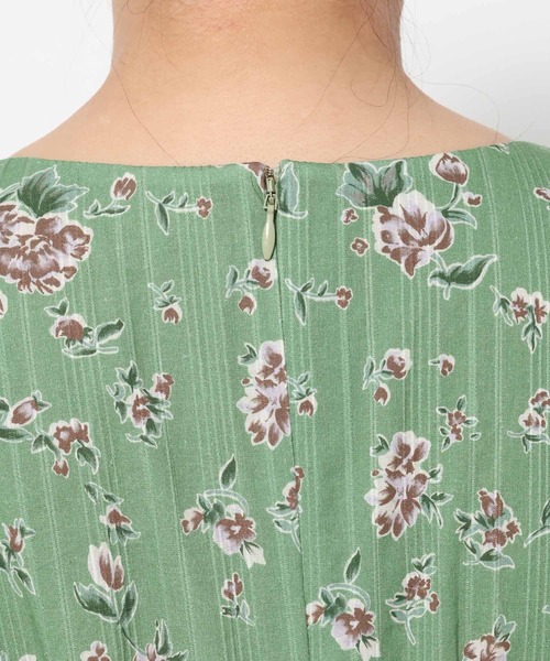 mysty woman（ミスティウーマン）の「レトロフラワーVネックワンピース 666532（ワンピース・レディース・グリーン/ネイビー・FREE）」の14枚目の写真