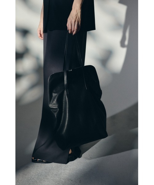 RIM.ARK（リムアーク）の「【PRE ORDER】W-zip leather bag ダブルジップ レザーバッグ（トートバッグ・レディース・ブラック・FREE）」の12枚目の写真