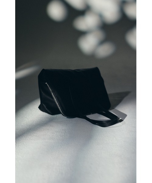 RIM.ARK（リムアーク）の「【PRE ORDER】W-zip leather bag ダブルジップ レザーバッグ（トートバッグ・レディース・ブラック・FREE）」の3枚目の写真