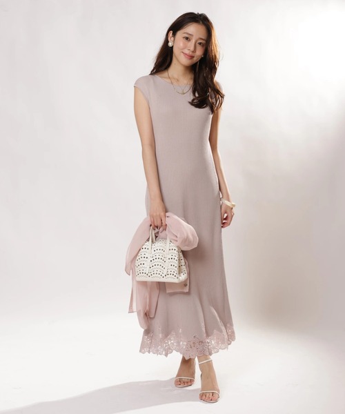 JUSGLITTY（ジャスグリッティー）の「レースヘムニットワンピース（ワンピース・レディース・ピンクベージュ/ライトブルー/オフホワイト/ネイビー・1/2）」の4枚目の写真