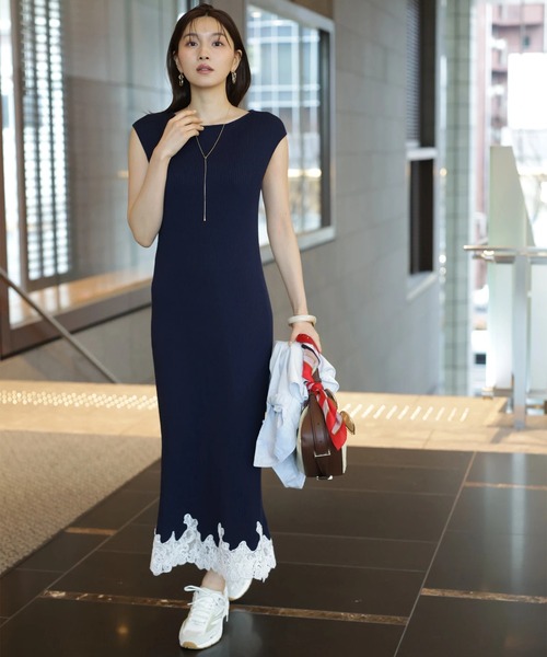 JUSGLITTY（ジャスグリッティー）の「レースヘムニットワンピース（ワンピース・レディース・ピンクベージュ/ライトブルー/オフホワイト/ネイビー・1/2）」の12枚目の写真