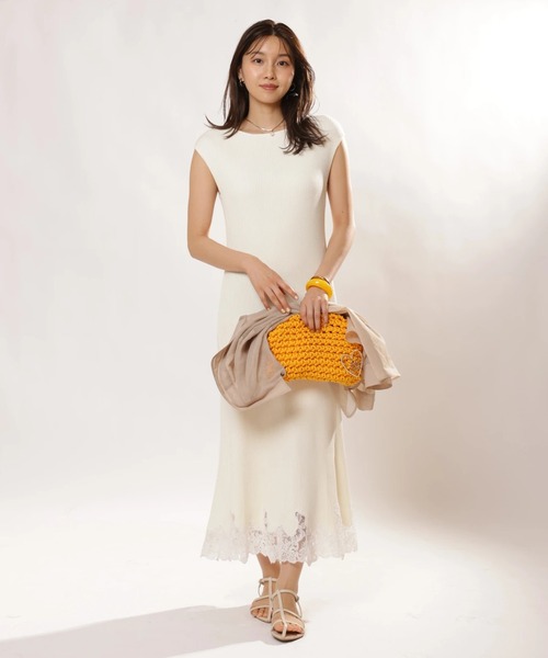 JUSGLITTY（ジャスグリッティー）の「レースヘムニットワンピース（ワンピース・レディース・ピンクベージュ/ライトブルー/オフホワイト/ネイビー・1/2）」の13枚目の写真