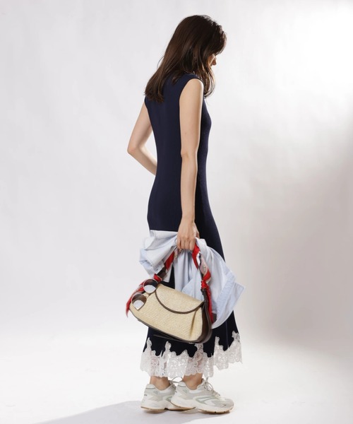 JUSGLITTY（ジャスグリッティー）の「レースヘムニットワンピース（ワンピース・レディース・ピンクベージュ/ライトブルー/オフホワイト/ネイビー・1/2）」の6枚目の写真